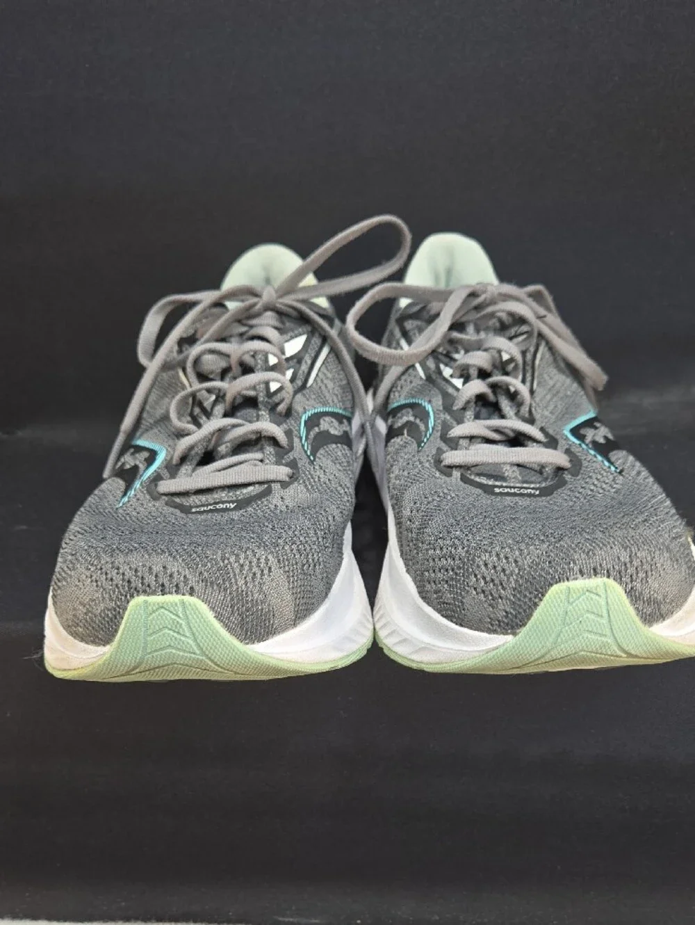 Saucony Women's Echelon 9 in the Charcoal/Ice colorway